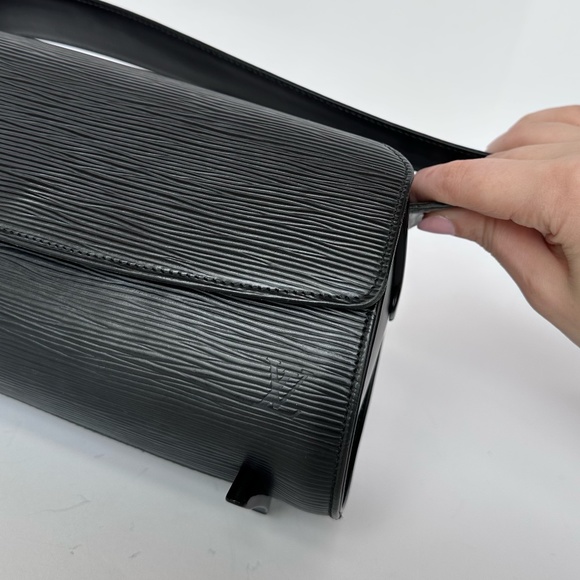 Louis Vuitton Black Epi Nocturne PM Vintage Shoulder Bag - Picture 5 of 13